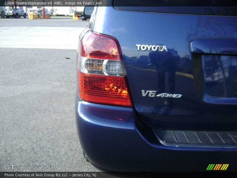 Indigo Ink Pearl / Ash 2004 Toyota Highlander V6 4WD