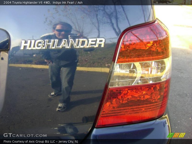 Indigo Ink Pearl / Ash 2004 Toyota Highlander V6 4WD