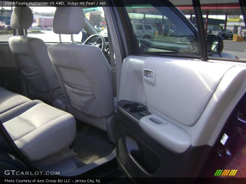 Indigo Ink Pearl / Ash 2004 Toyota Highlander V6 4WD
