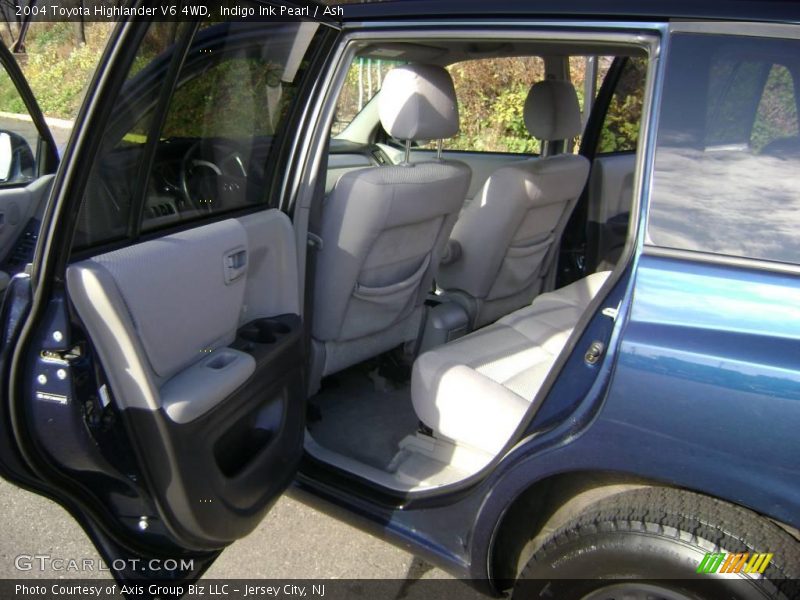 Indigo Ink Pearl / Ash 2004 Toyota Highlander V6 4WD