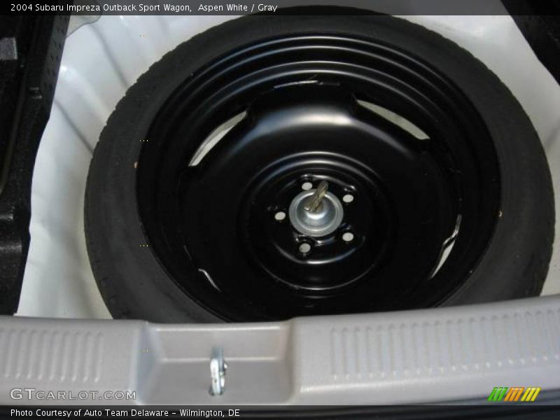 Aspen White / Gray 2004 Subaru Impreza Outback Sport Wagon