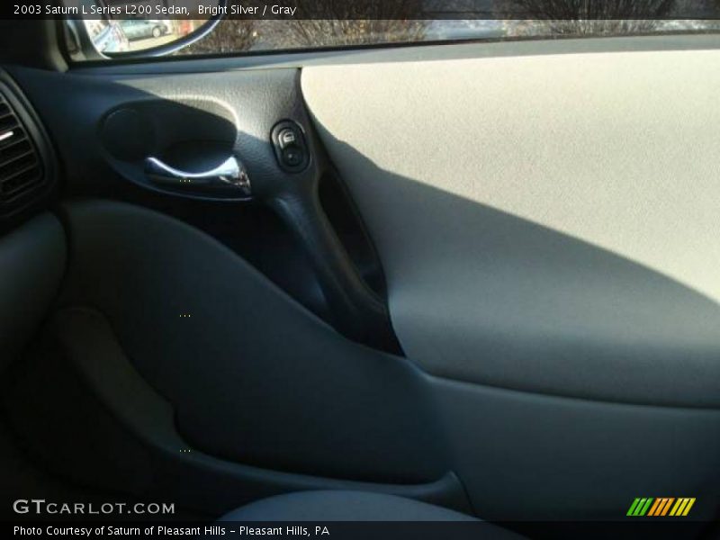 Bright Silver / Gray 2003 Saturn L Series L200 Sedan