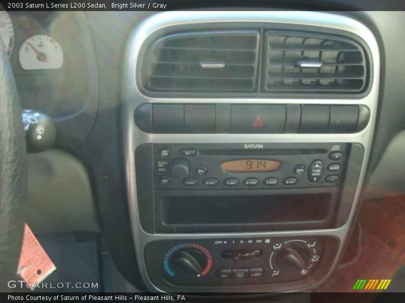 Bright Silver / Gray 2003 Saturn L Series L200 Sedan
