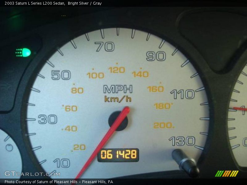 Bright Silver / Gray 2003 Saturn L Series L200 Sedan