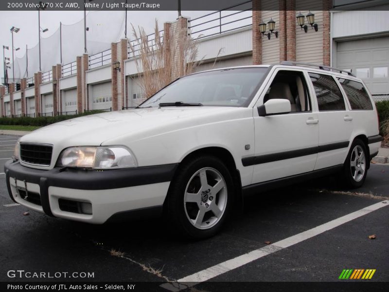 White / Light Taupe/Taupe 2000 Volvo V70 XC AWD