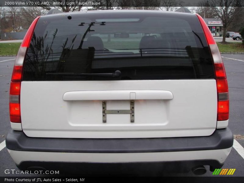 White / Light Taupe/Taupe 2000 Volvo V70 XC AWD