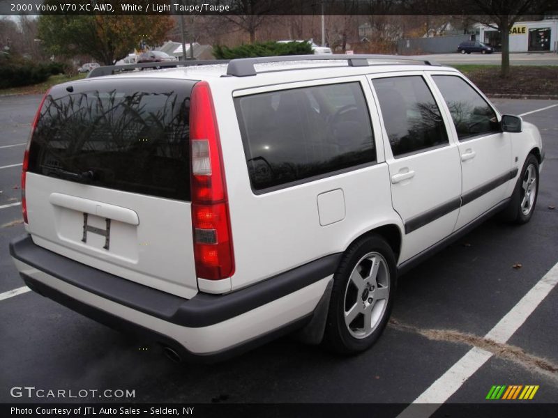 White / Light Taupe/Taupe 2000 Volvo V70 XC AWD