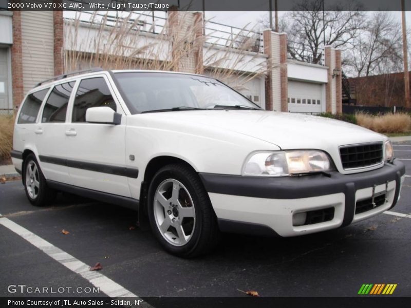 White / Light Taupe/Taupe 2000 Volvo V70 XC AWD