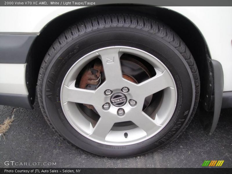 White / Light Taupe/Taupe 2000 Volvo V70 XC AWD