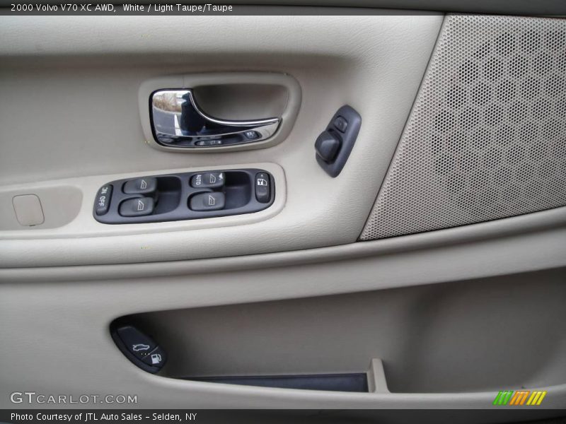 White / Light Taupe/Taupe 2000 Volvo V70 XC AWD