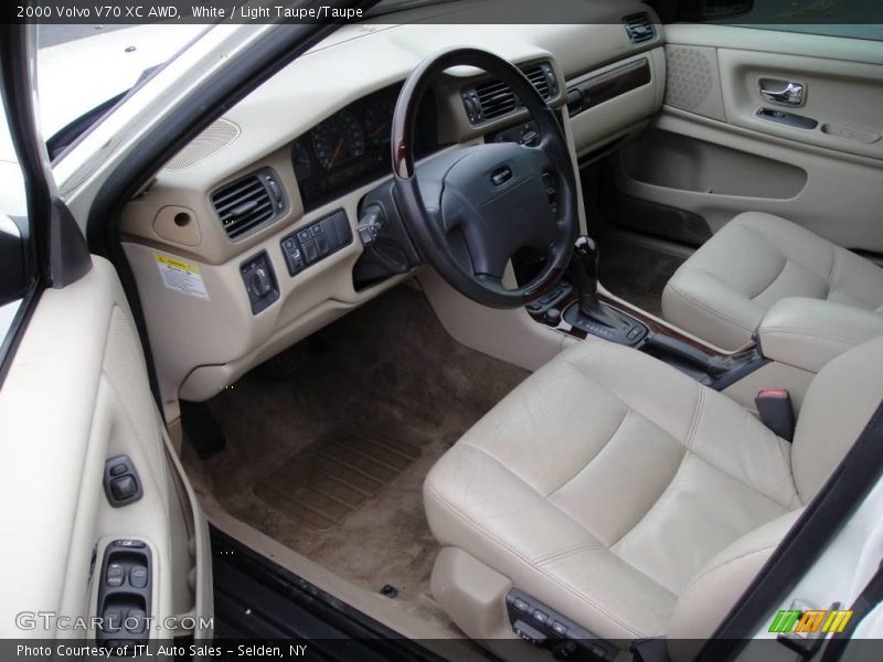 White / Light Taupe/Taupe 2000 Volvo V70 XC AWD