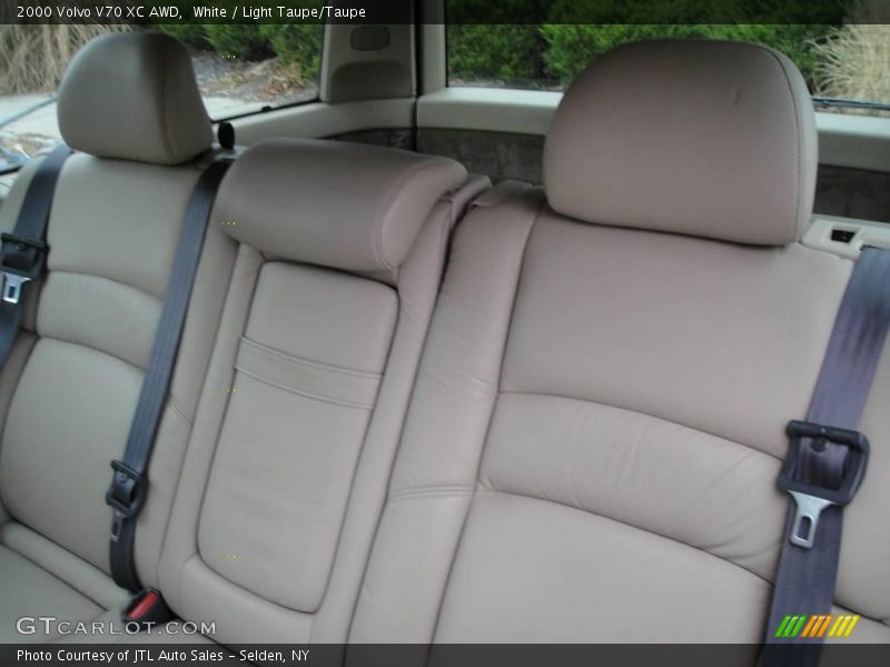 White / Light Taupe/Taupe 2000 Volvo V70 XC AWD