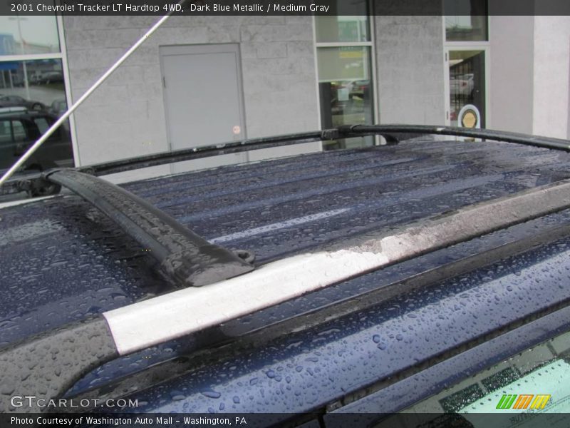 Dark Blue Metallic / Medium Gray 2001 Chevrolet Tracker LT Hardtop 4WD
