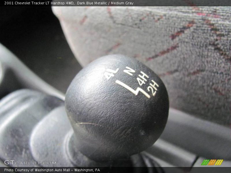 Dark Blue Metallic / Medium Gray 2001 Chevrolet Tracker LT Hardtop 4WD
