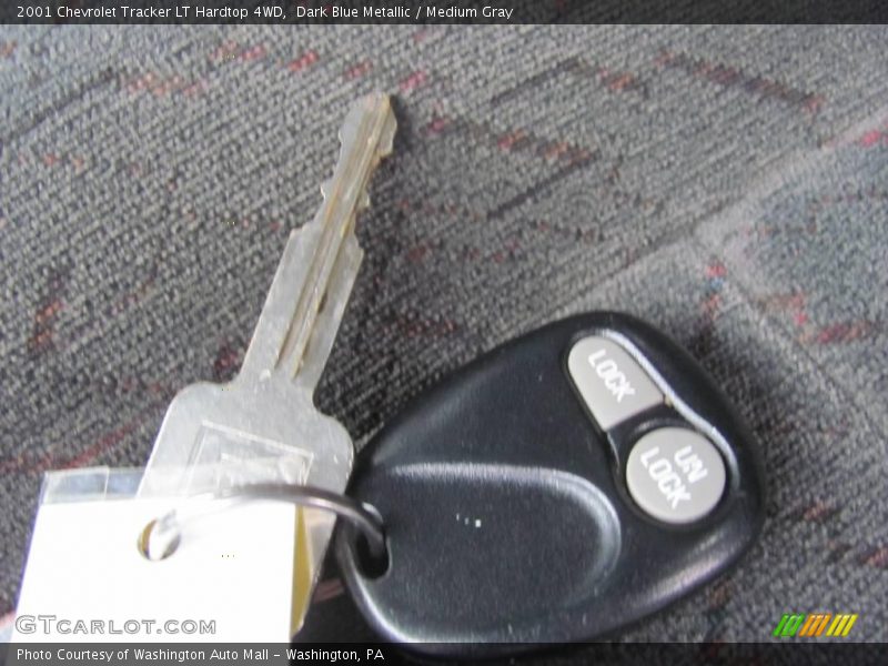 Dark Blue Metallic / Medium Gray 2001 Chevrolet Tracker LT Hardtop 4WD