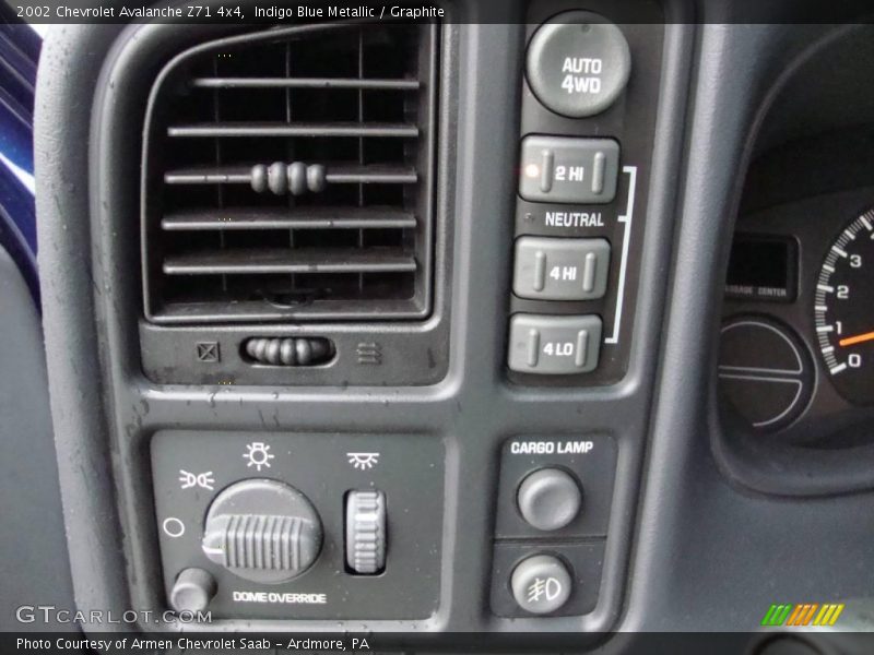 Indigo Blue Metallic / Graphite 2002 Chevrolet Avalanche Z71 4x4