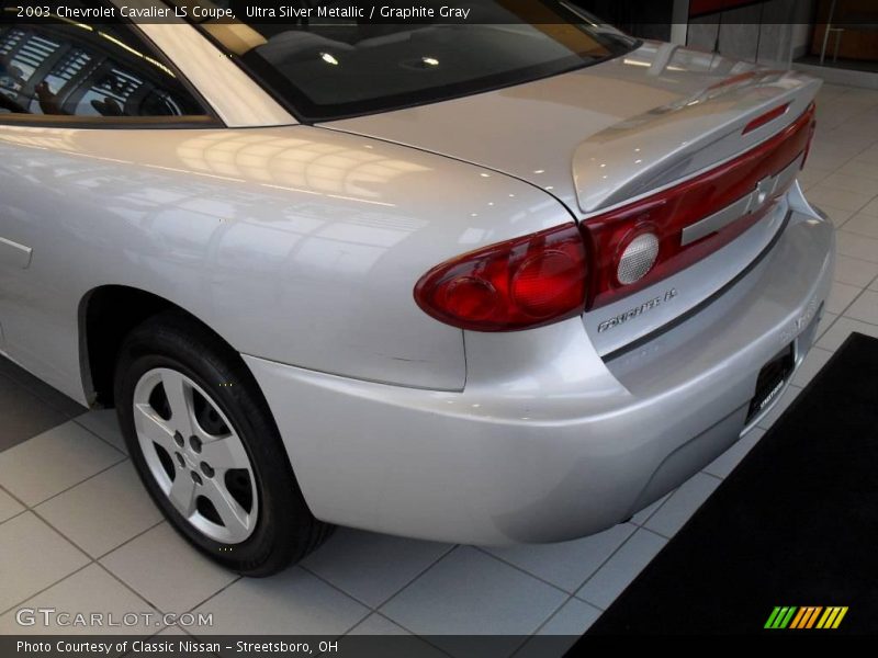 Ultra Silver Metallic / Graphite Gray 2003 Chevrolet Cavalier LS Coupe