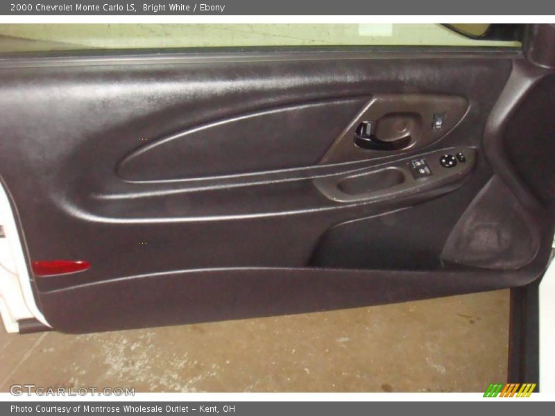 Bright White / Ebony 2000 Chevrolet Monte Carlo LS