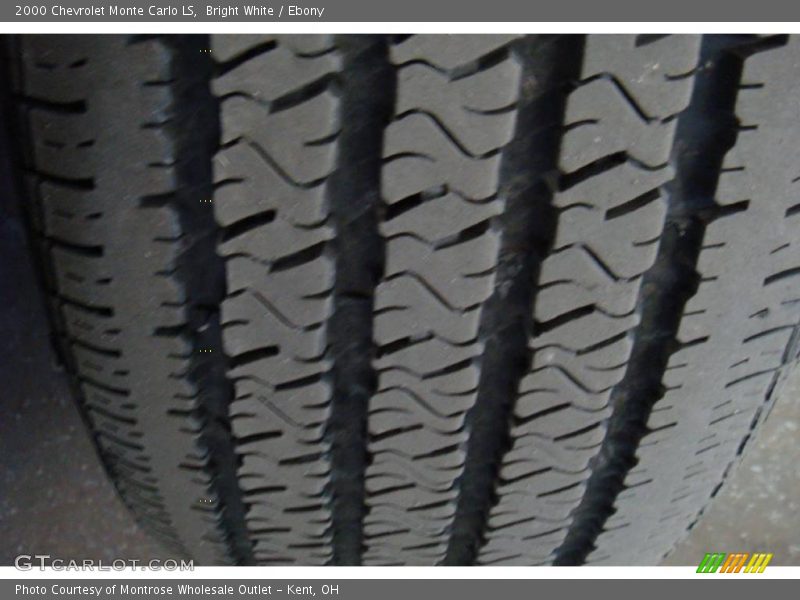 Bright White / Ebony 2000 Chevrolet Monte Carlo LS
