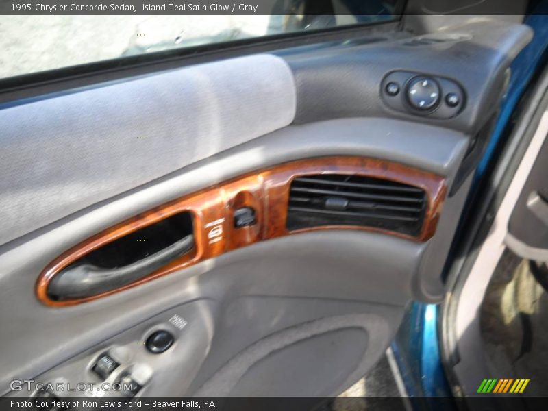 Island Teal Satin Glow / Gray 1995 Chrysler Concorde Sedan