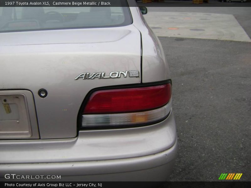 Cashmere Beige Metallic / Black 1997 Toyota Avalon XLS