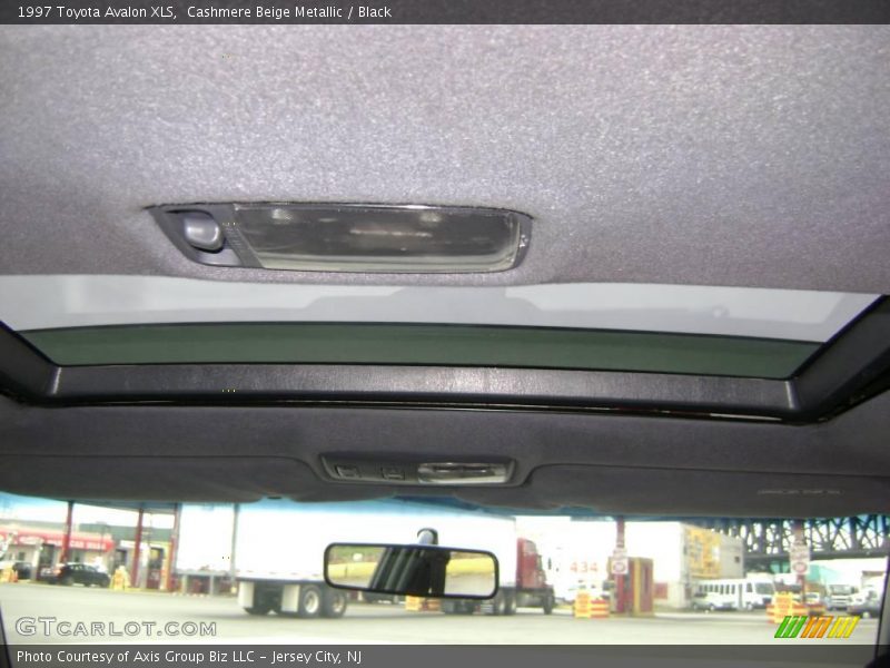 Cashmere Beige Metallic / Black 1997 Toyota Avalon XLS