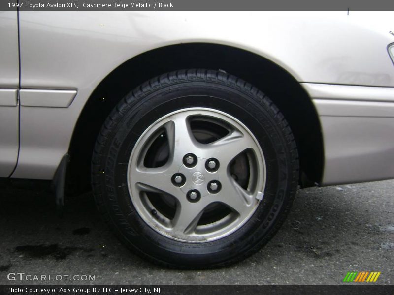 Cashmere Beige Metallic / Black 1997 Toyota Avalon XLS