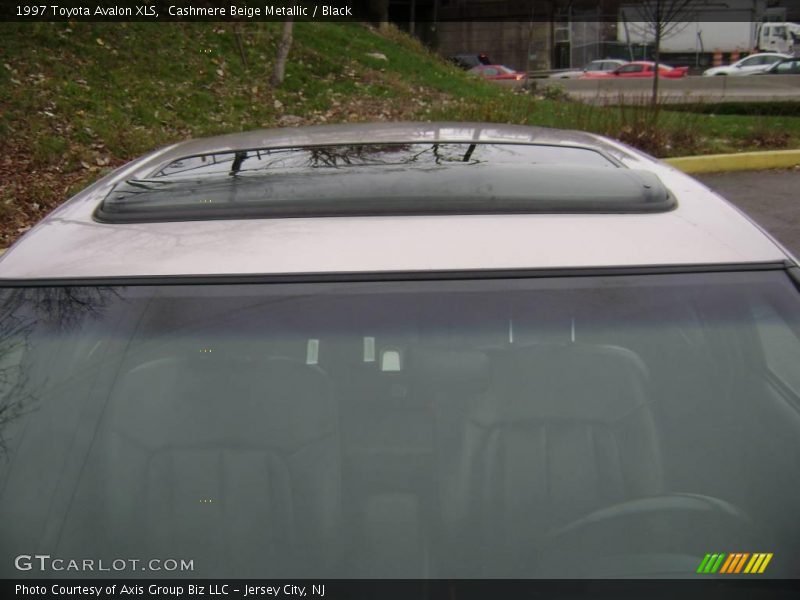 Cashmere Beige Metallic / Black 1997 Toyota Avalon XLS