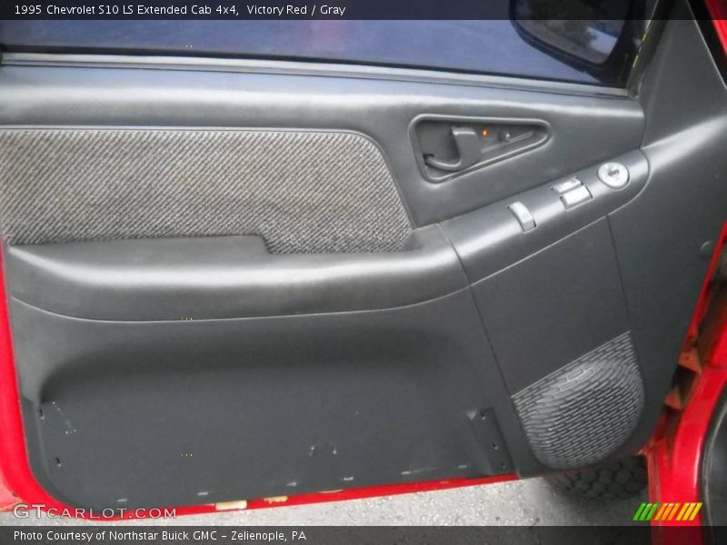 Victory Red / Gray 1995 Chevrolet S10 LS Extended Cab 4x4