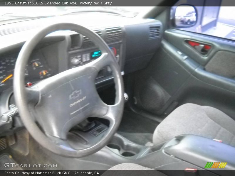 Victory Red / Gray 1995 Chevrolet S10 LS Extended Cab 4x4
