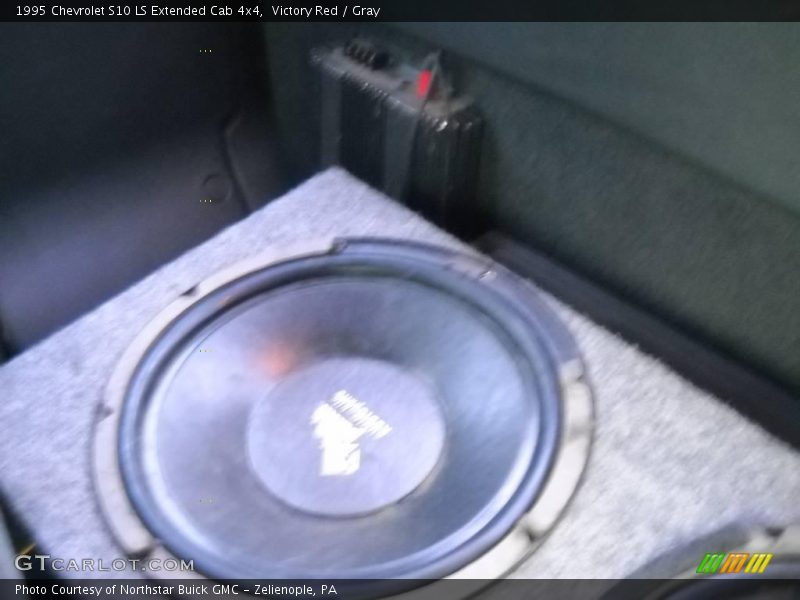 Victory Red / Gray 1995 Chevrolet S10 LS Extended Cab 4x4