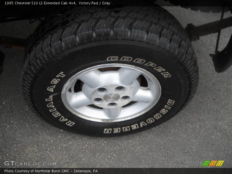 Victory Red / Gray 1995 Chevrolet S10 LS Extended Cab 4x4