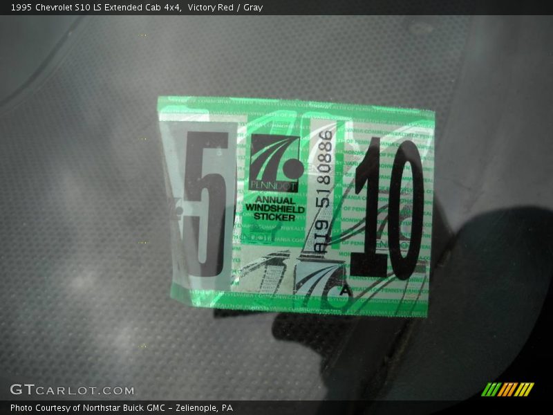 Victory Red / Gray 1995 Chevrolet S10 LS Extended Cab 4x4