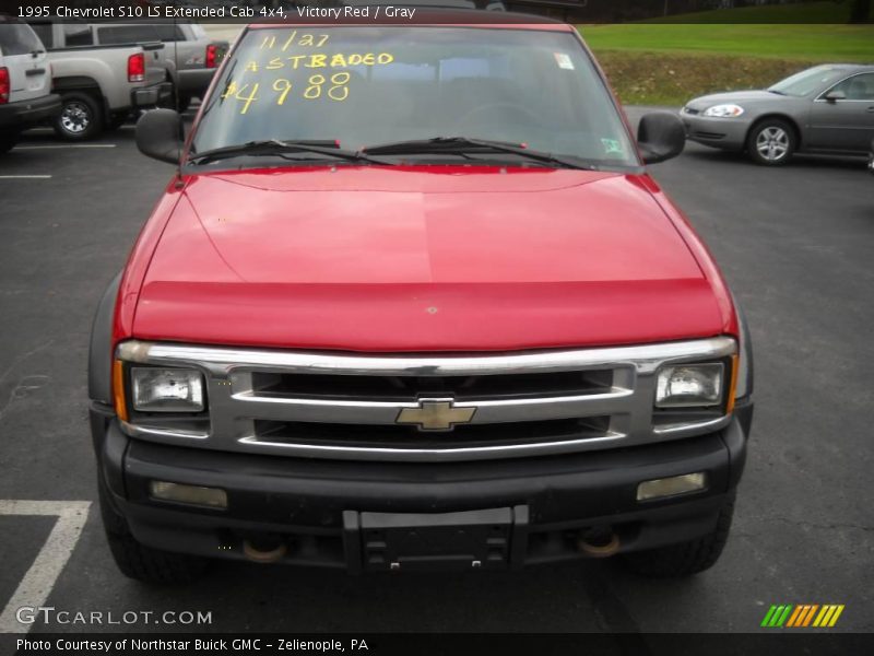 Victory Red / Gray 1995 Chevrolet S10 LS Extended Cab 4x4