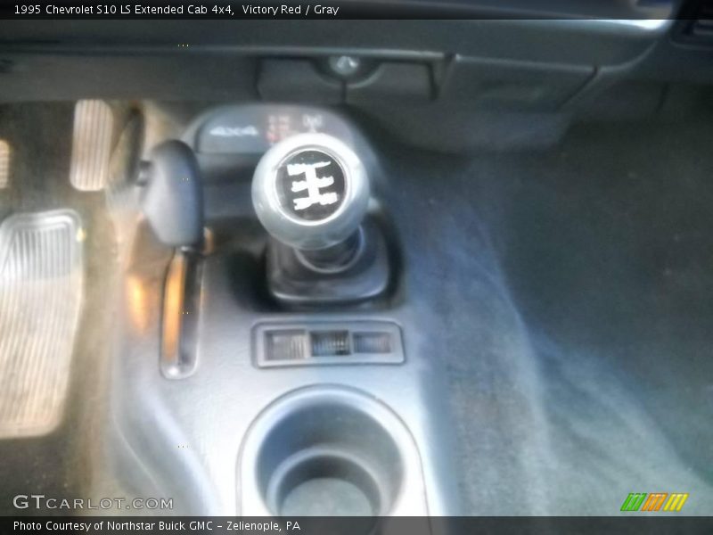 Victory Red / Gray 1995 Chevrolet S10 LS Extended Cab 4x4