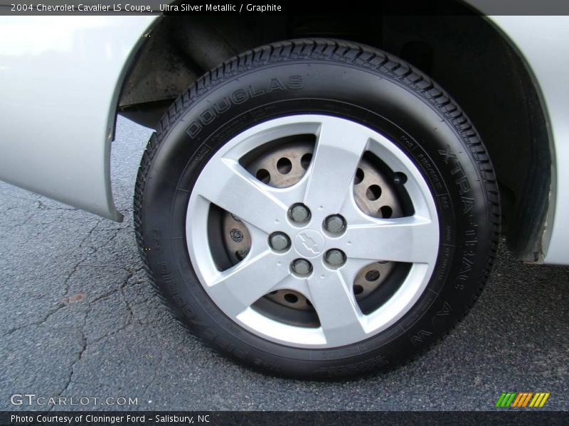 Ultra Silver Metallic / Graphite 2004 Chevrolet Cavalier LS Coupe