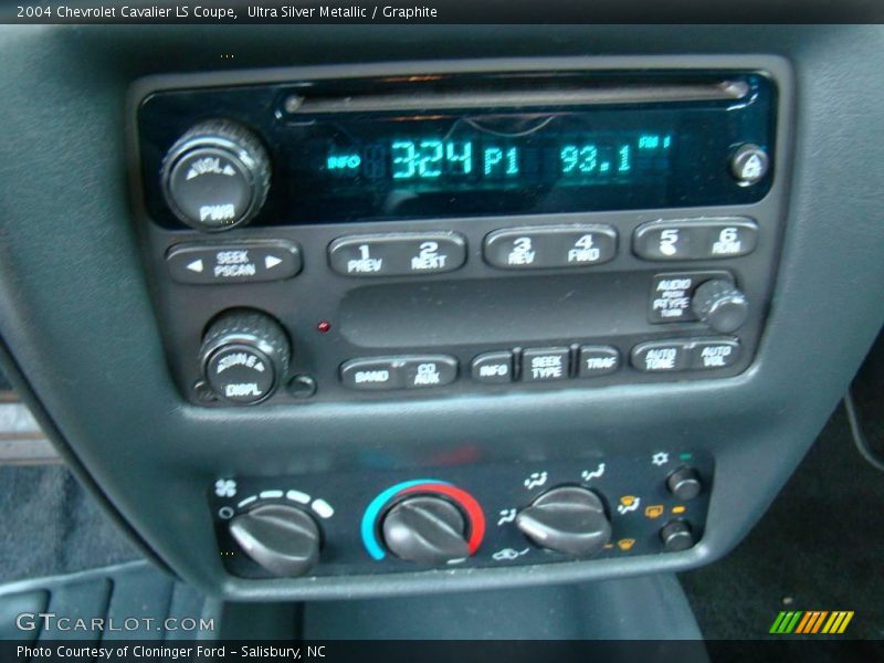 Ultra Silver Metallic / Graphite 2004 Chevrolet Cavalier LS Coupe