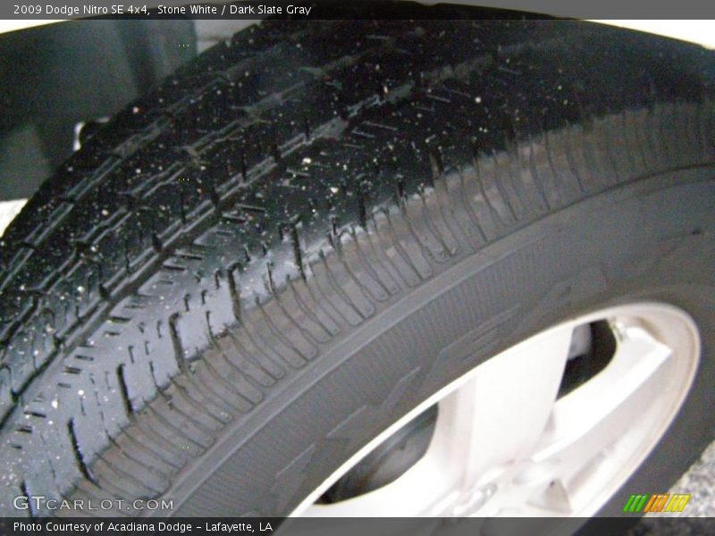 Stone White / Dark Slate Gray 2009 Dodge Nitro SE 4x4