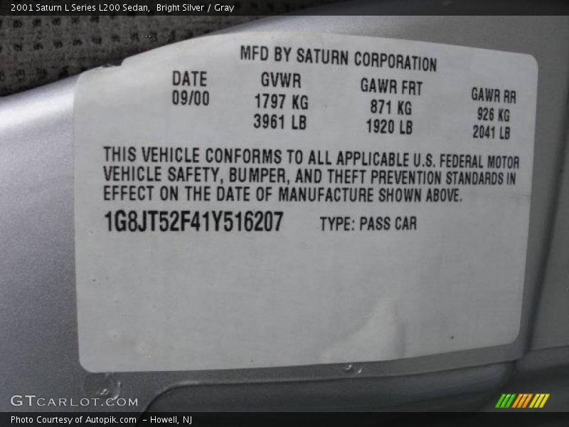Bright Silver / Gray 2001 Saturn L Series L200 Sedan