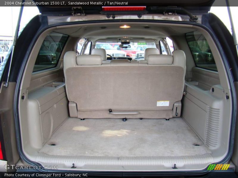 Sandalwood Metallic / Tan/Neutral 2004 Chevrolet Suburban 1500 LT
