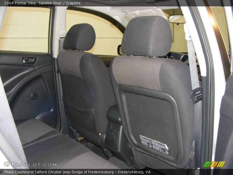 Satellite Silver / Graphite 2004 Pontiac Vibe