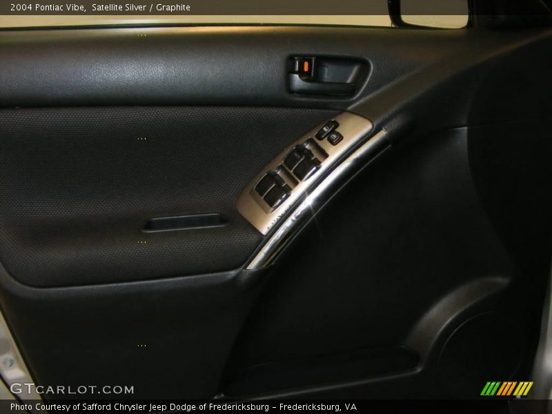 Satellite Silver / Graphite 2004 Pontiac Vibe