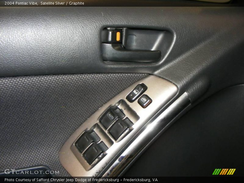 Satellite Silver / Graphite 2004 Pontiac Vibe