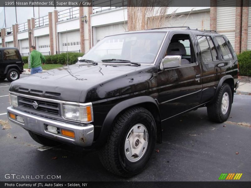 Super Black / Gray 1995 Nissan Pathfinder SE