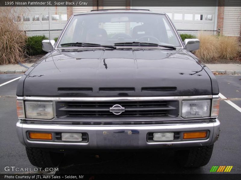 Super Black / Gray 1995 Nissan Pathfinder SE