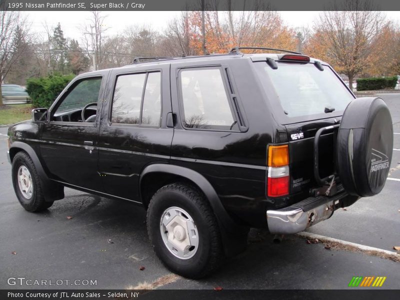 Super Black / Gray 1995 Nissan Pathfinder SE