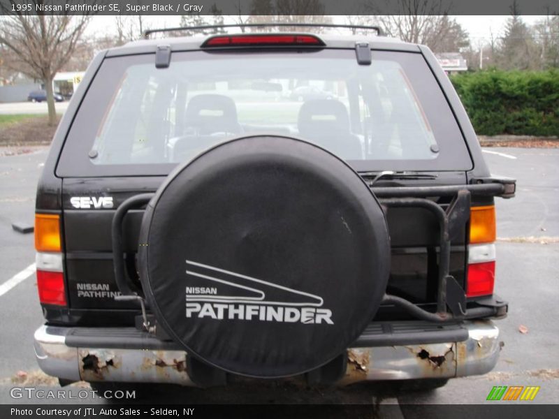 Super Black / Gray 1995 Nissan Pathfinder SE