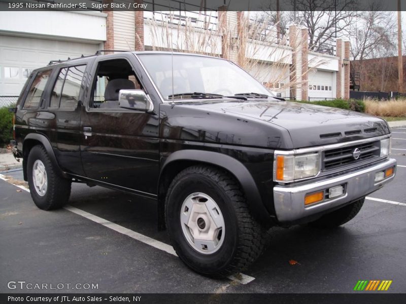 Super Black / Gray 1995 Nissan Pathfinder SE