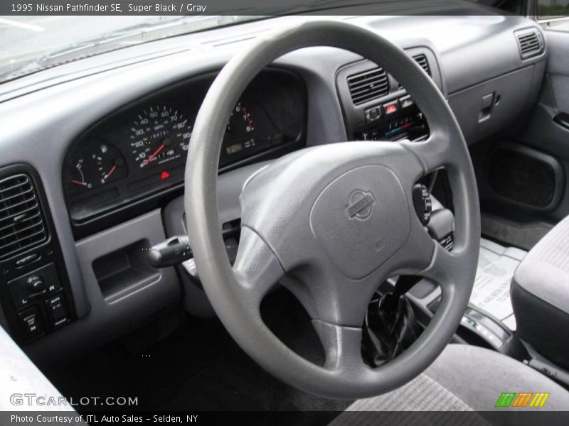 Super Black / Gray 1995 Nissan Pathfinder SE
