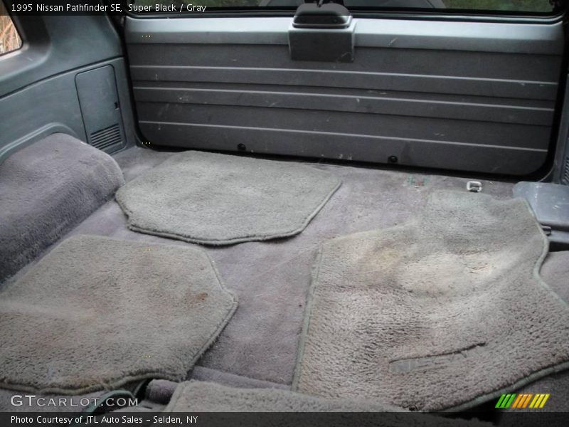 Super Black / Gray 1995 Nissan Pathfinder SE